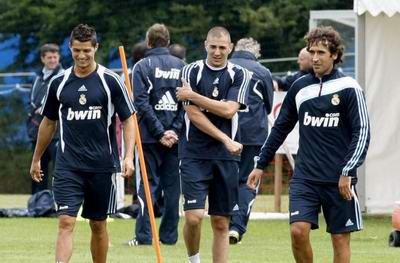 Benzema & Raul Look Unhappy..hmmmm